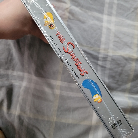 ⭐️The Simpsons: S1 Box set⭐️ - Picture 2 of 3